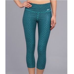 Nike Legend 2.0 Crop ZigZag Legging in XS Teal